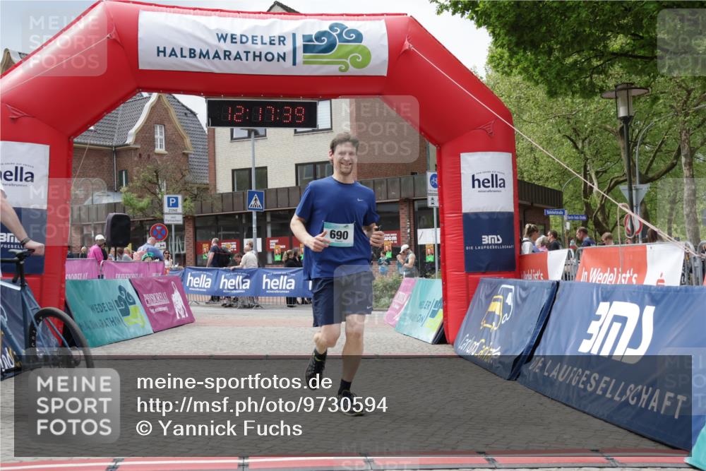 10.05.2026 - 8. Wedeler Halbmarathon Yannick Fuchs http://msf.ph/oto/9730594 10.05.2026 12:17:37 Ziel 563, 690 meine-sportfotos.de