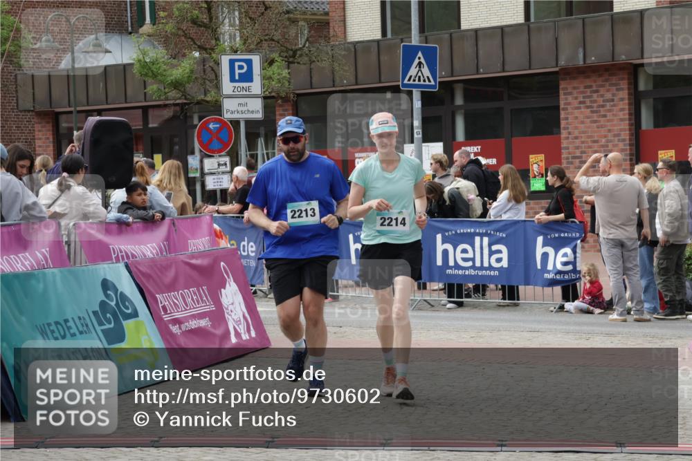 10.05.2026 - 8. Wedeler Halbmarathon Yannick Fuchs http://msf.ph/oto/9730602 10.05.2026 11:44:50 Ziel 2213, 2214 meine-sportfotos.de