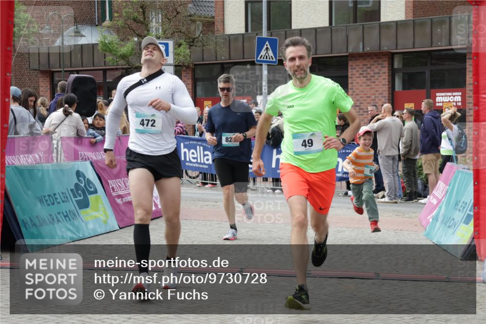 10.05.2026 - 8. Wedeler Halbmarathon Yannick Fuchs http://msf.ph/oto/9730728 10.05.2026 11:44:58 Ziel 49, 50, 189, 472, 823, 2213 meine-sportfotos.de