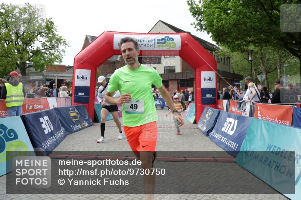 10.05.2026 - 8. Wedeler Halbmarathon Yannick Fuchs http://msf.ph/oto/9730750 10.05.2026 11:44:59 Ziel 49, 50, 189, 472, 823 meine-sportfotos.de