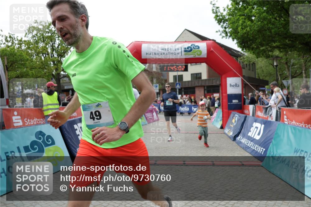 10.05.2026 - 8. Wedeler Halbmarathon Yannick Fuchs http://msf.ph/oto/9730760 10.05.2026 11:45:00 Ziel 49, 50, 189, 472, 763, 823 meine-sportfotos.de
