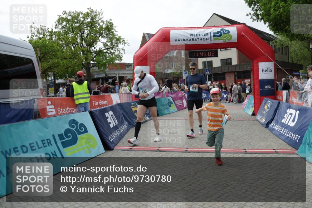 10.05.2026 - 8. Wedeler Halbmarathon Yannick Fuchs http://msf.ph/oto/9730780 10.05.2026 11:45:00 Ziel 49, 50, 189, 472, 763, 823 meine-sportfotos.de