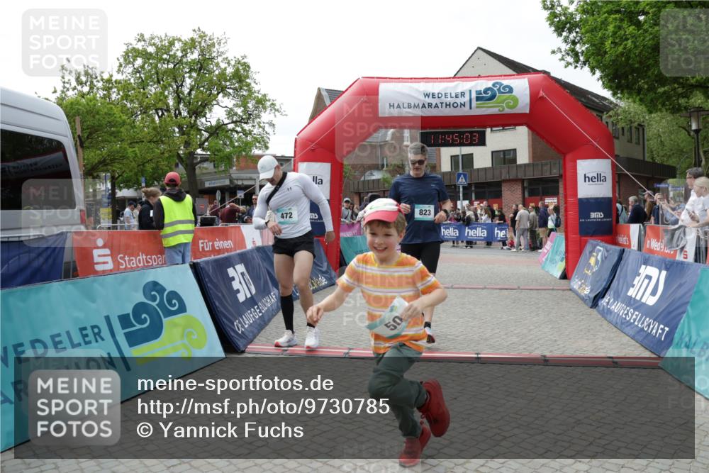 10.05.2026 - 8. Wedeler Halbmarathon Yannick Fuchs http://msf.ph/oto/9730785 10.05.2026 11:45:01 Ziel 49, 50, 189, 472, 755, 763, 823, 1047 meine-sportfotos.de