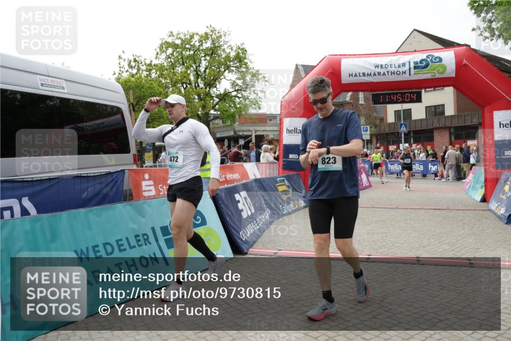 10.05.2026 - 8. Wedeler Halbmarathon Yannick Fuchs http://msf.ph/oto/9730815 10.05.2026 11:45:02 Ziel 49, 50, 472, 755, 763, 823, 1047 meine-sportfotos.de