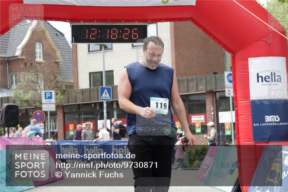 10.05.2026 - 8. Wedeler Halbmarathon Yannick Fuchs http://msf.ph/oto/9730871 10.05.2026 12:18:24 Ziel 119 meine-sportfotos.de