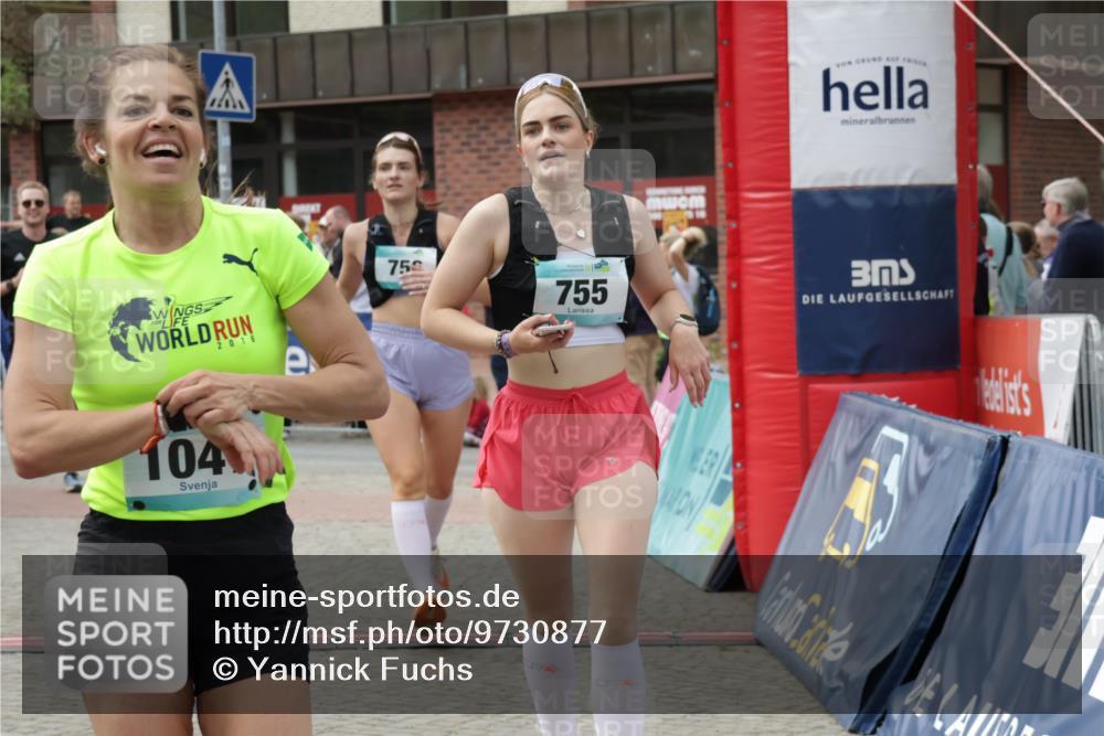 10.05.2026 - 8. Wedeler Halbmarathon Yannick Fuchs http://msf.ph/oto/9730877 10.05.2026 11:45:06 Ziel 233, 755, 756, 763, 1047 meine-sportfotos.de