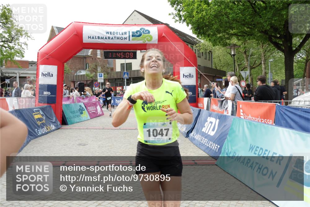 10.05.2026 - 8. Wedeler Halbmarathon Yannick Fuchs http://msf.ph/oto/9730895 10.05.2026 11:45:07 Ziel 52, 233, 749, 755, 756, 763, 917, 1047 meine-sportfotos.de
