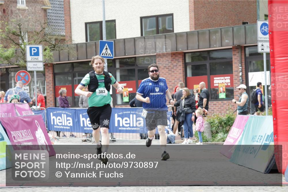 10.05.2026 - 8. Wedeler Halbmarathon Yannick Fuchs http://msf.ph/oto/9730897 10.05.2026 12:18:41 Ziel 382, 977 meine-sportfotos.de