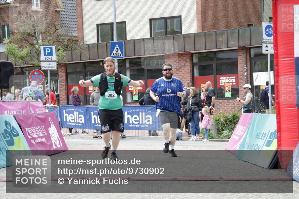 10.05.2026 - 8. Wedeler Halbmarathon Yannick Fuchs http://msf.ph/oto/9730902 10.05.2026 12:18:42 Ziel 382, 977 meine-sportfotos.de