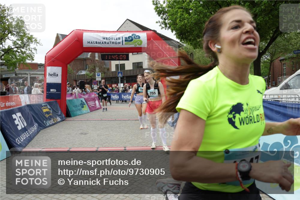 10.05.2026 - 8. Wedeler Halbmarathon Yannick Fuchs http://msf.ph/oto/9730905 10.05.2026 11:45:07 Ziel 52, 233, 749, 755, 756, 763, 917, 1047 meine-sportfotos.de