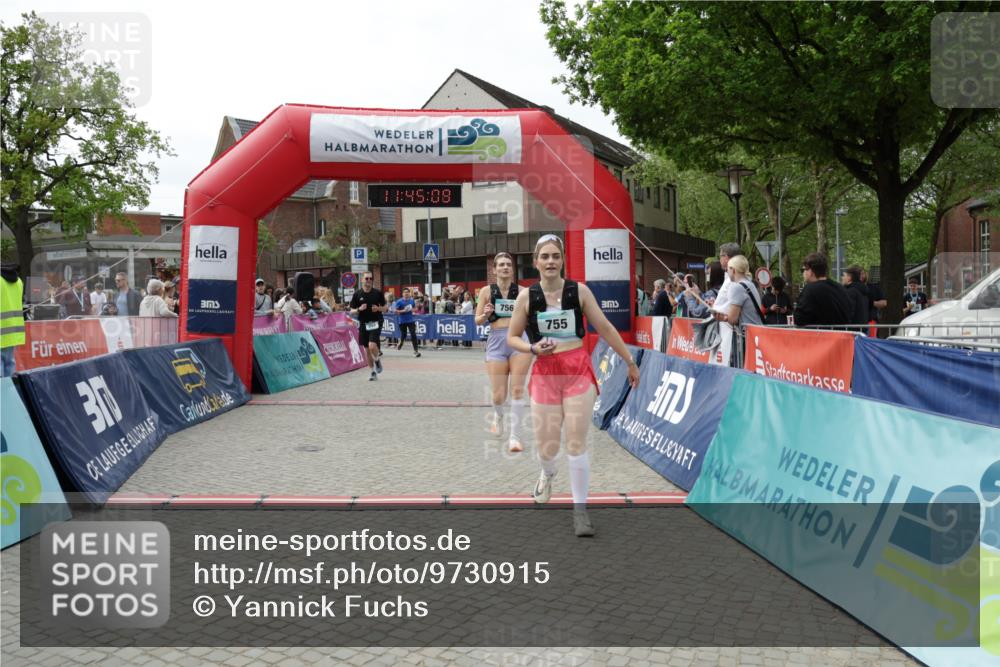 10.05.2026 - 8. Wedeler Halbmarathon Yannick Fuchs http://msf.ph/oto/9730915 10.05.2026 11:45:08 Ziel 52, 233, 749, 755, 756, 763, 917, 918, 1047 meine-sportfotos.de
