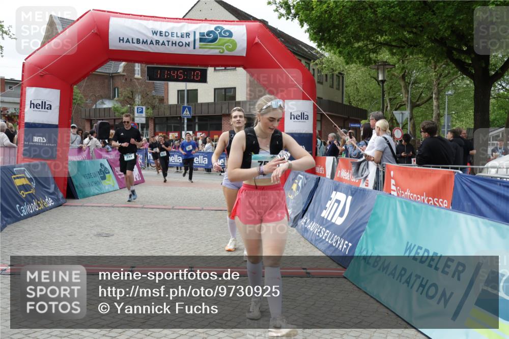 10.05.2026 - 8. Wedeler Halbmarathon Yannick Fuchs http://msf.ph/oto/9730925 10.05.2026 11:45:09 Ziel 52, 233, 749, 755, 756, 763, 917, 918, 1047 meine-sportfotos.de