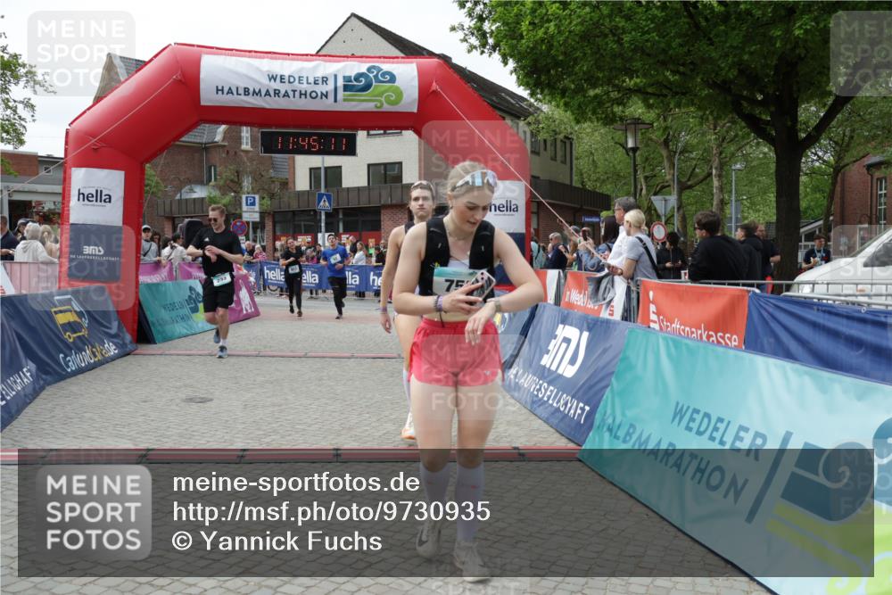 10.05.2026 - 8. Wedeler Halbmarathon Yannick Fuchs http://msf.ph/oto/9730935 10.05.2026 11:45:09 Ziel 52, 233, 749, 755, 756, 763, 917, 918, 1047 meine-sportfotos.de