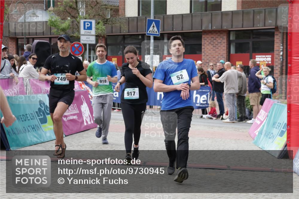 10.05.2026 - 8. Wedeler Halbmarathon Yannick Fuchs http://msf.ph/oto/9730945 10.05.2026 11:45:11 Ziel 52, 233, 749, 755, 756, 917, 918, 1047 meine-sportfotos.de