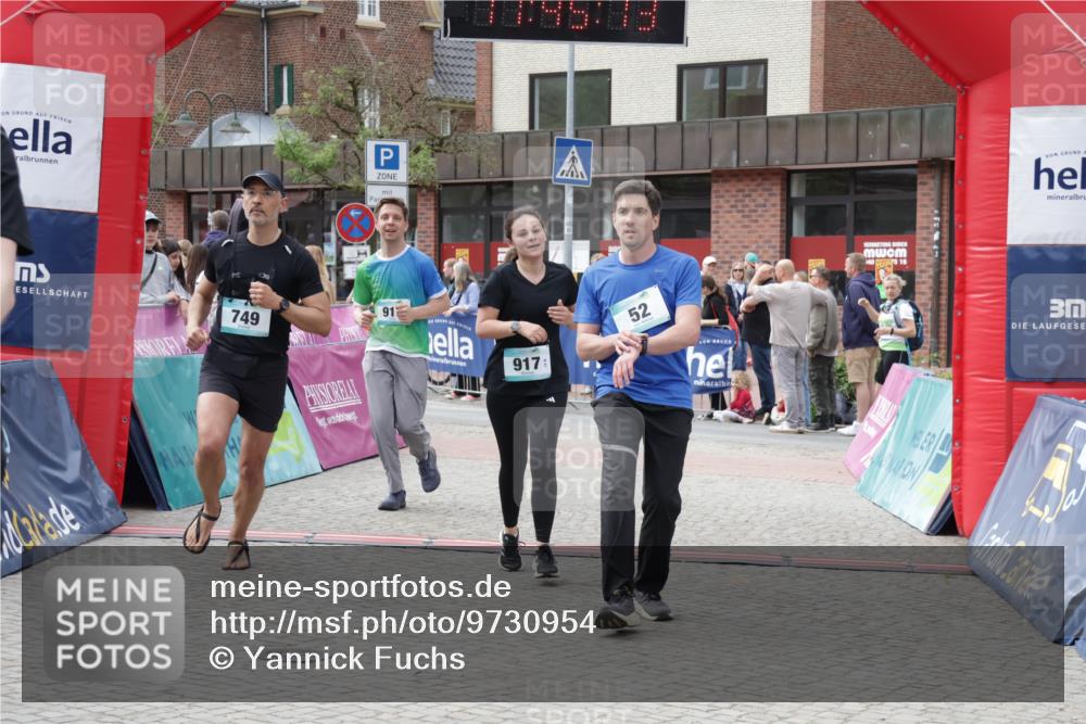10.05.2026 - 8. Wedeler Halbmarathon Yannick Fuchs http://msf.ph/oto/9730954 10.05.2026 11:45:12 Ziel 52, 233, 749, 756, 917, 918 meine-sportfotos.de