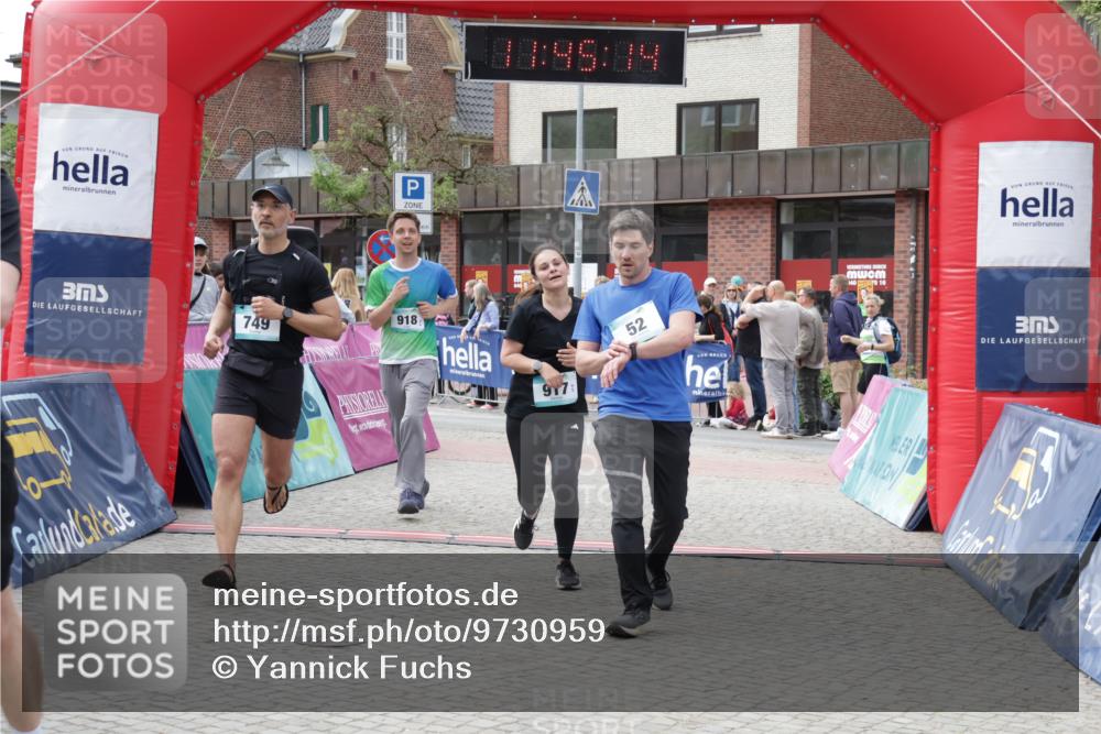 10.05.2026 - 8. Wedeler Halbmarathon Yannick Fuchs http://msf.ph/oto/9730959 10.05.2026 11:45:12 Ziel 52, 233, 749, 756, 917, 918 meine-sportfotos.de