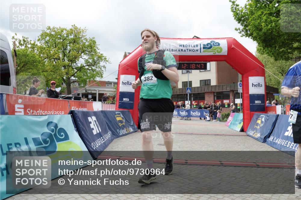 10.05.2026 - 8. Wedeler Halbmarathon Yannick Fuchs http://msf.ph/oto/9730964 10.05.2026 12:18:45 Ziel 382, 977 meine-sportfotos.de