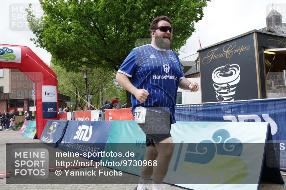 10.05.2026 - 8. Wedeler Halbmarathon Yannick Fuchs http://msf.ph/oto/9730968 10.05.2026 12:18:45 Ziel 382, 977 meine-sportfotos.de