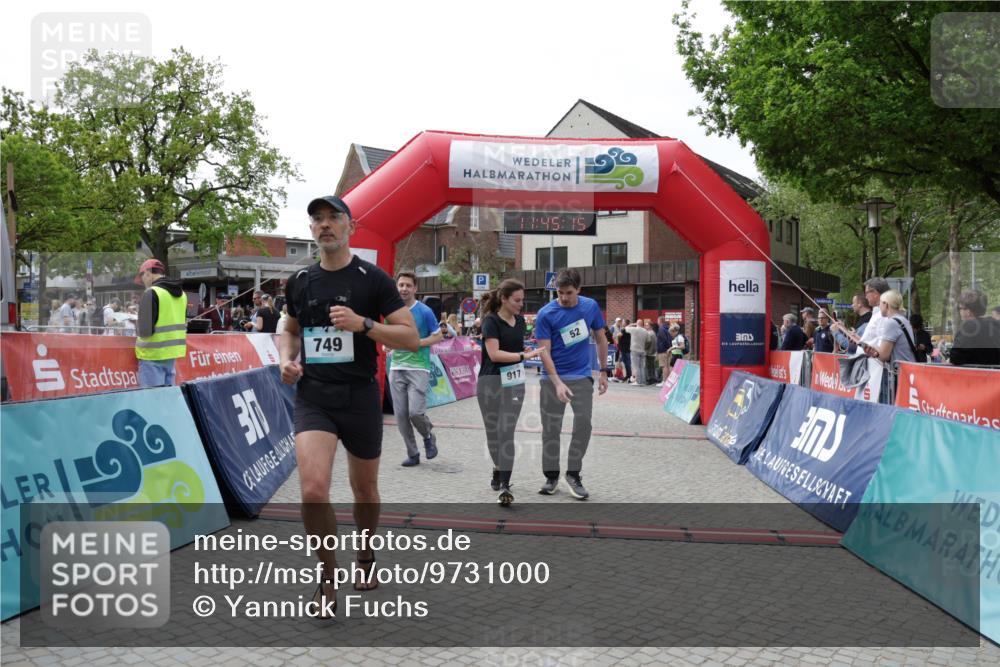 10.05.2026 - 8. Wedeler Halbmarathon Yannick Fuchs http://msf.ph/oto/9731000 10.05.2026 11:45:13 Ziel 52, 233, 749, 756, 917, 918 meine-sportfotos.de
