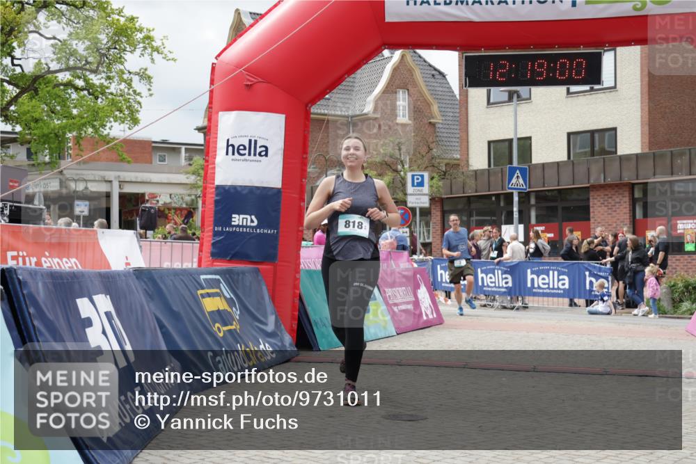 10.05.2026 - 8. Wedeler Halbmarathon Yannick Fuchs http://msf.ph/oto/9731011 10.05.2026 12:18:58 Ziel 3, 818 meine-sportfotos.de