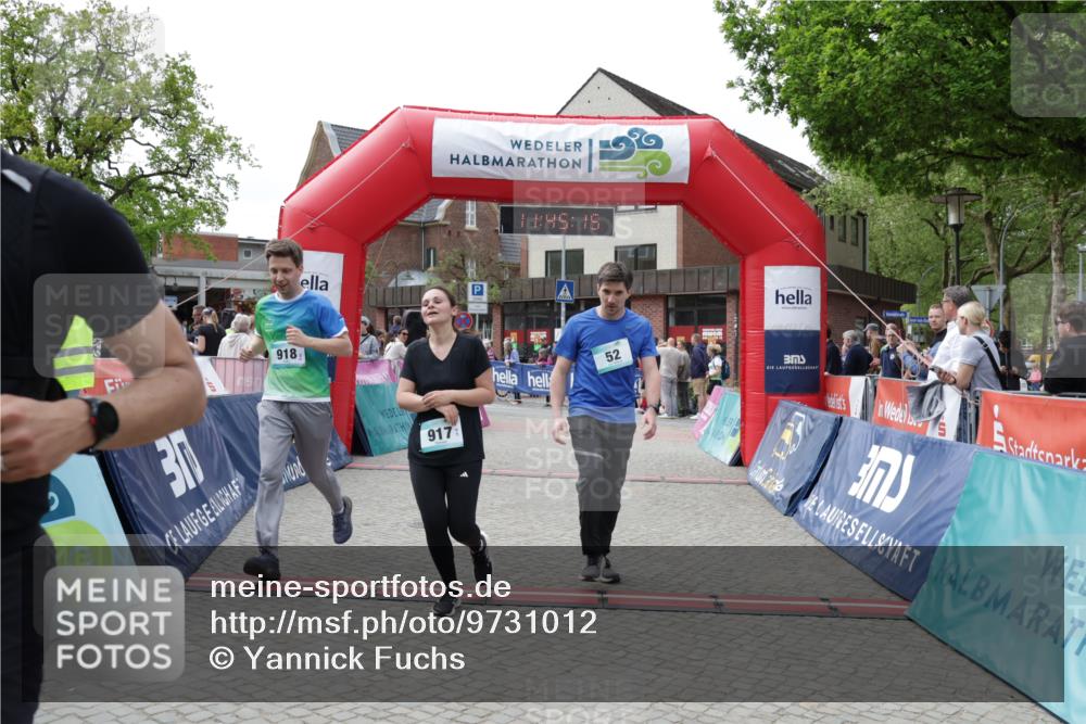 10.05.2026 - 8. Wedeler Halbmarathon Yannick Fuchs http://msf.ph/oto/9731012 10.05.2026 11:45:14 Ziel 52, 233, 749, 917, 918 meine-sportfotos.de