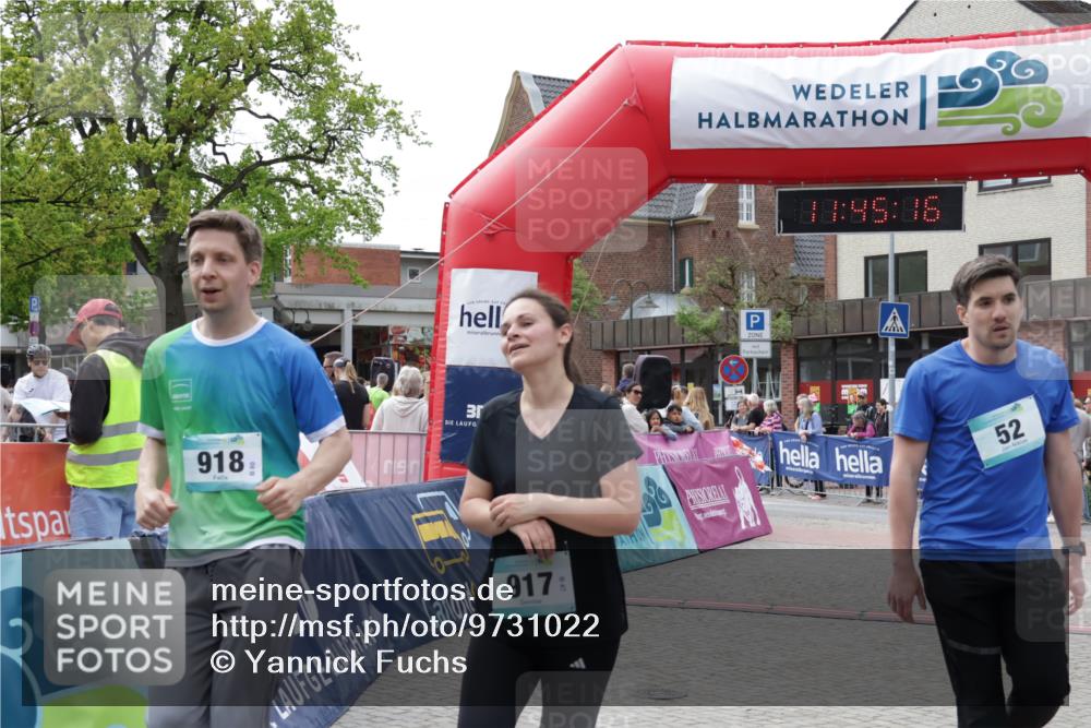 10.05.2026 - 8. Wedeler Halbmarathon Yannick Fuchs http://msf.ph/oto/9731022 10.05.2026 11:45:14 Ziel 52, 233, 749, 917, 918 meine-sportfotos.de