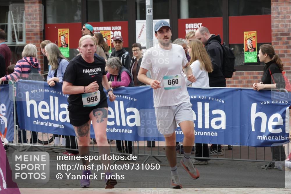 10.05.2026 - 8. Wedeler Halbmarathon Yannick Fuchs http://msf.ph/oto/9731050 10.05.2026 11:45:17 Ziel 52, 660, 749, 917, 918, 998 meine-sportfotos.de