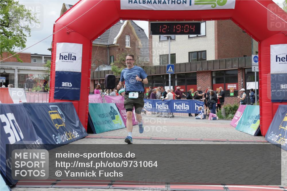 10.05.2026 - 8. Wedeler Halbmarathon Yannick Fuchs http://msf.ph/oto/9731064 10.05.2026 12:19:02 Ziel 3, 818 meine-sportfotos.de