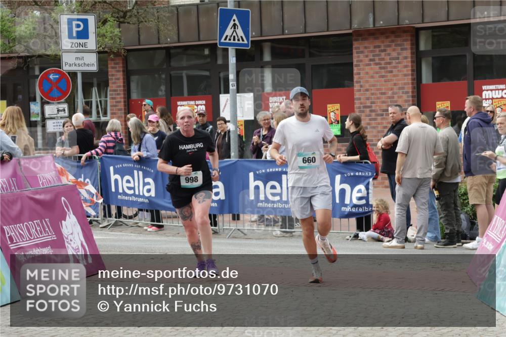 10.05.2026 - 8. Wedeler Halbmarathon Yannick Fuchs http://msf.ph/oto/9731070 10.05.2026 11:45:18 Ziel 660, 918, 998 meine-sportfotos.de