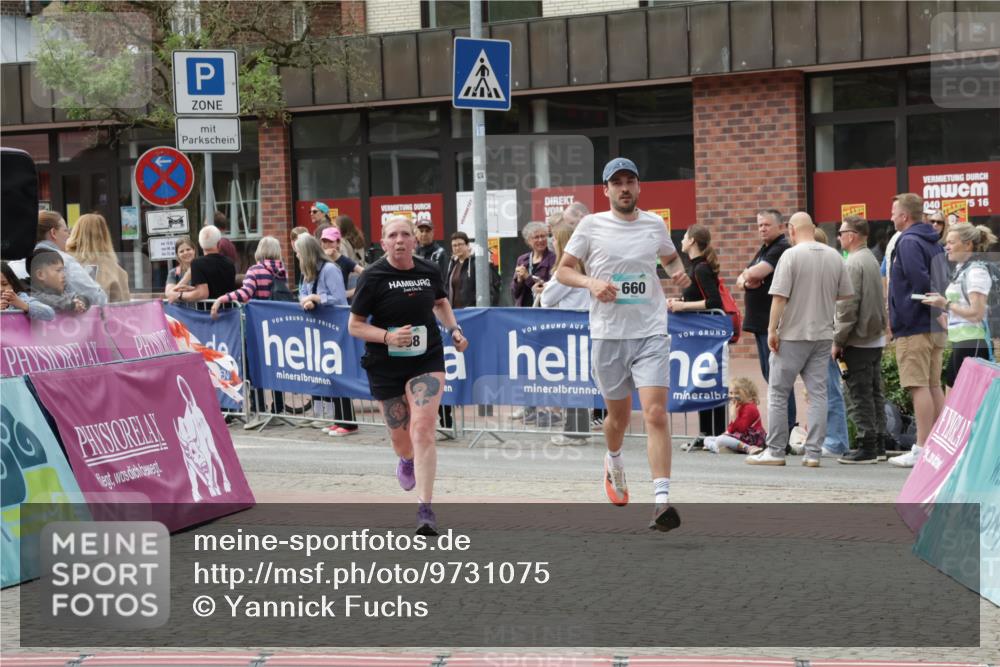 10.05.2026 - 8. Wedeler Halbmarathon Yannick Fuchs http://msf.ph/oto/9731075 10.05.2026 11:45:18 Ziel 660, 918, 998 meine-sportfotos.de