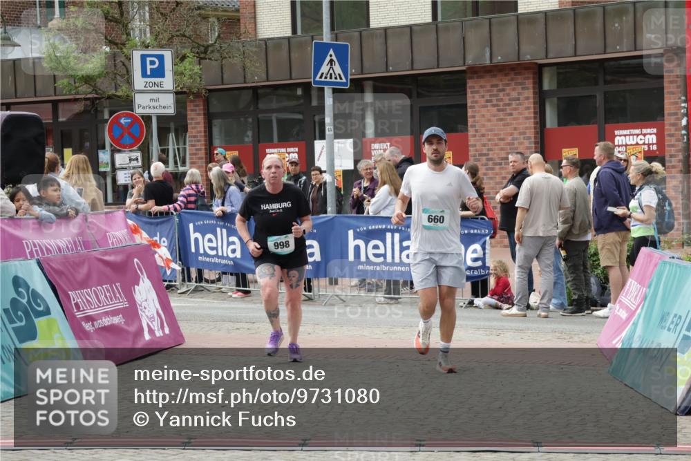 10.05.2026 - 8. Wedeler Halbmarathon Yannick Fuchs http://msf.ph/oto/9731080 10.05.2026 11:45:18 Ziel 660, 918, 998 meine-sportfotos.de