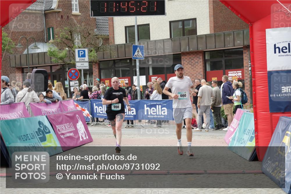 10.05.2026 - 8. Wedeler Halbmarathon Yannick Fuchs http://msf.ph/oto/9731092 10.05.2026 11:45:19 Ziel 660, 998 meine-sportfotos.de