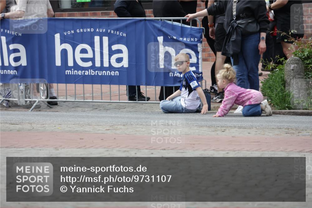 10.05.2026 - 8. Wedeler Halbmarathon Yannick Fuchs http://msf.ph/oto/9731107 10.05.2026 12:19:07 Ziel 3, 88 meine-sportfotos.de