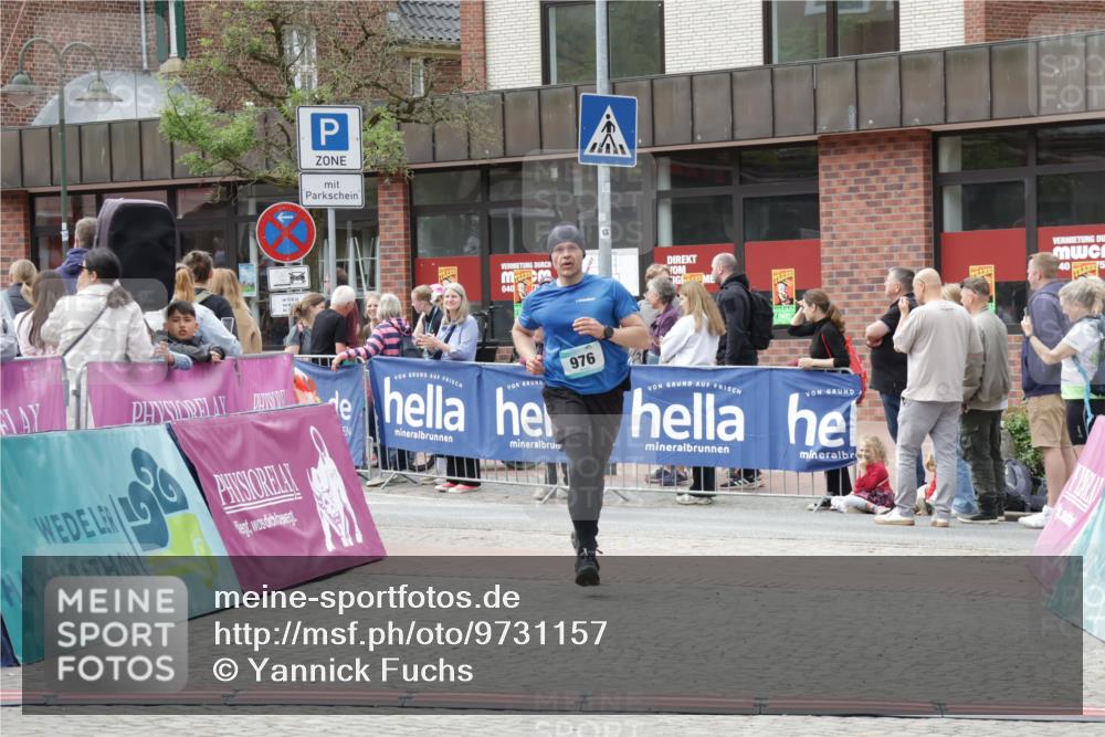 10.05.2026 - 8. Wedeler Halbmarathon Yannick Fuchs http://msf.ph/oto/9731157 10.05.2026 11:45:27 Ziel 976 meine-sportfotos.de