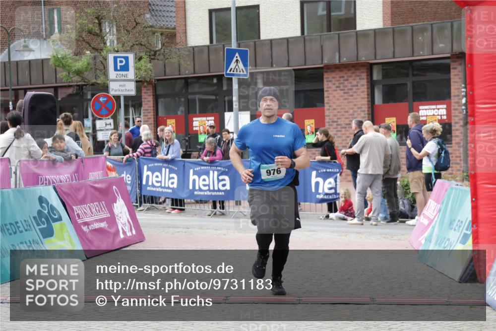 10.05.2026 - 8. Wedeler Halbmarathon Yannick Fuchs http://msf.ph/oto/9731183 10.05.2026 11:45:29 Ziel 976 meine-sportfotos.de