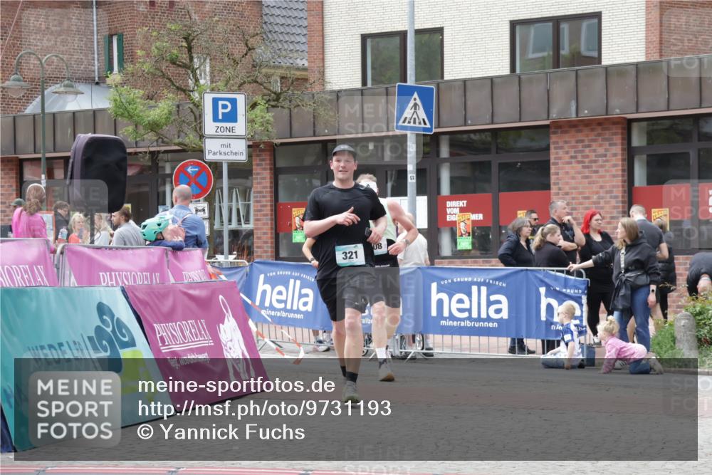 10.05.2026 - 8. Wedeler Halbmarathon Yannick Fuchs http://msf.ph/oto/9731193 10.05.2026 12:19:23 Ziel 321, 708 meine-sportfotos.de