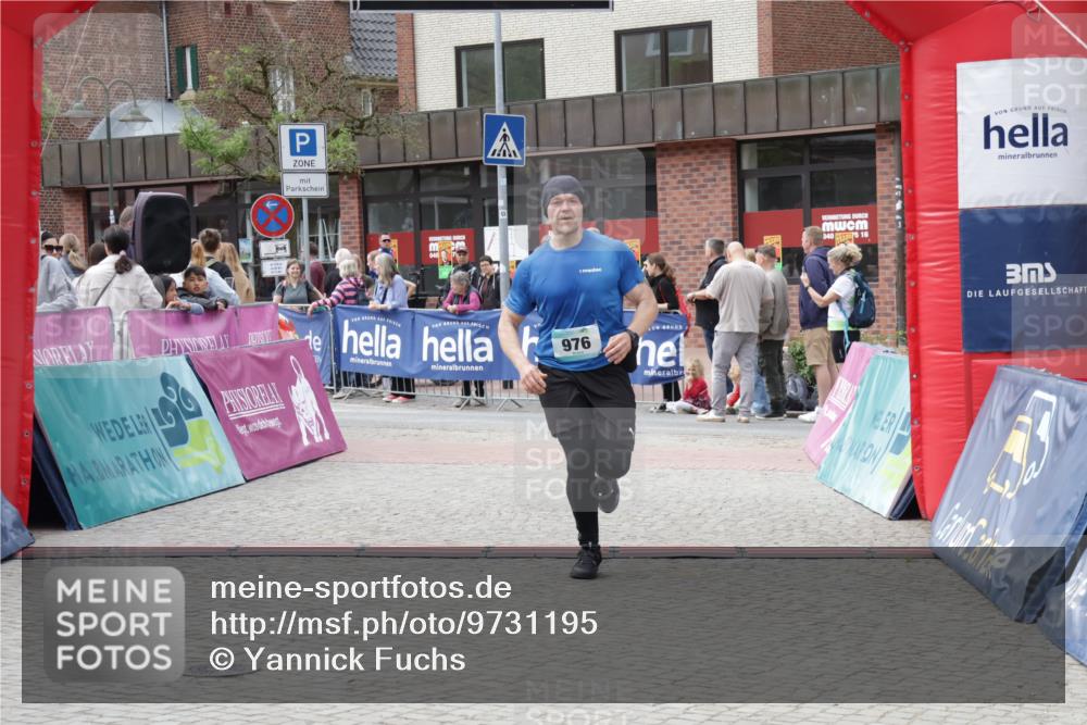 10.05.2026 - 8. Wedeler Halbmarathon Yannick Fuchs http://msf.ph/oto/9731195 10.05.2026 11:45:29 Ziel 976 meine-sportfotos.de