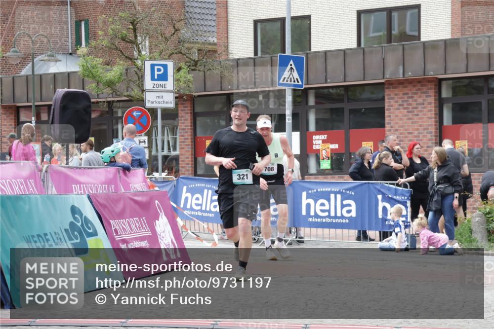 10.05.2026 - 8. Wedeler Halbmarathon Yannick Fuchs http://msf.ph/oto/9731197 10.05.2026 12:19:23 Ziel 321, 708 meine-sportfotos.de