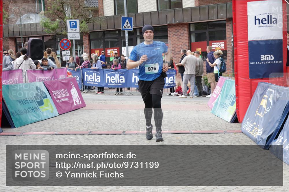 10.05.2026 - 8. Wedeler Halbmarathon Yannick Fuchs http://msf.ph/oto/9731199 10.05.2026 11:45:29 Ziel 976 meine-sportfotos.de