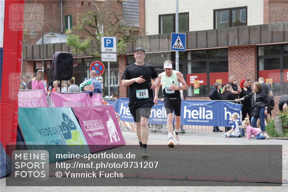 10.05.2026 - 8. Wedeler Halbmarathon Yannick Fuchs http://msf.ph/oto/9731207 10.05.2026 12:19:24 Ziel 321, 708 meine-sportfotos.de