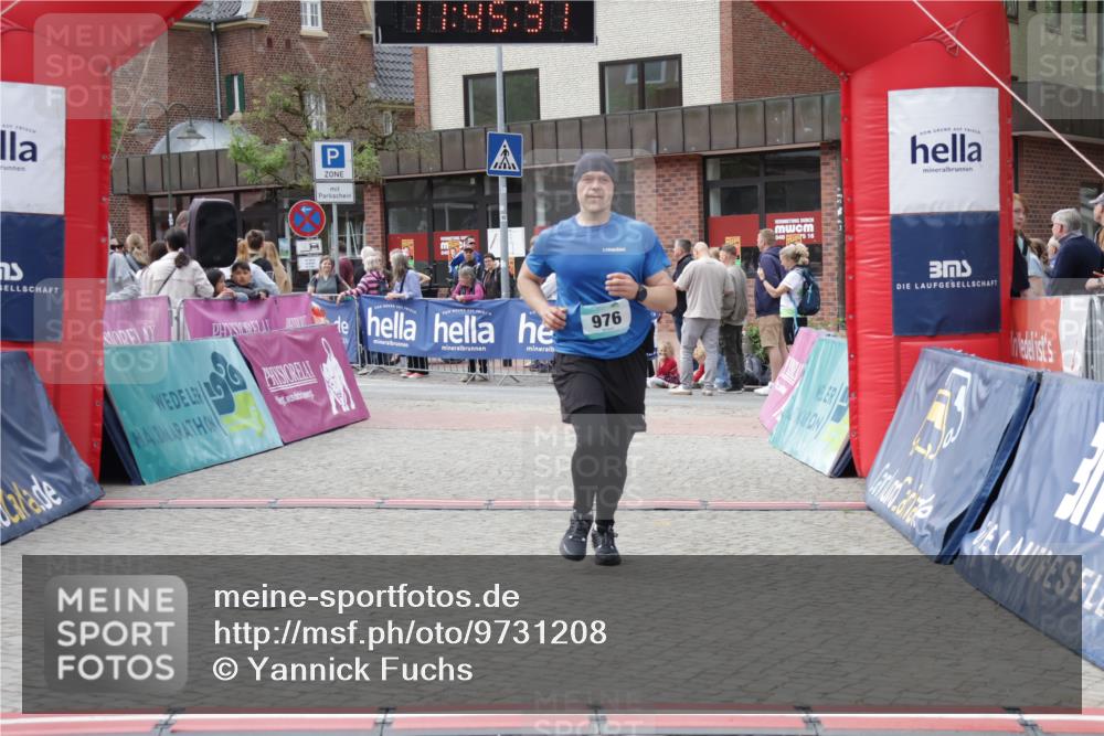 10.05.2026 - 8. Wedeler Halbmarathon Yannick Fuchs http://msf.ph/oto/9731208 10.05.2026 11:45:29 Ziel 976 meine-sportfotos.de
