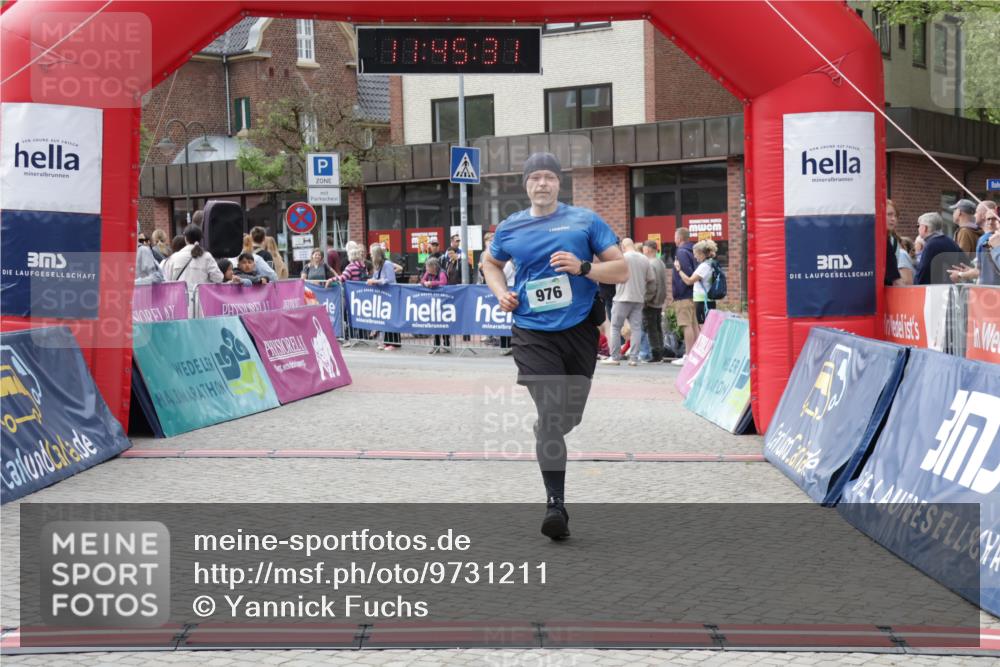 10.05.2026 - 8. Wedeler Halbmarathon Yannick Fuchs http://msf.ph/oto/9731211 10.05.2026 11:45:29 Ziel 976 meine-sportfotos.de