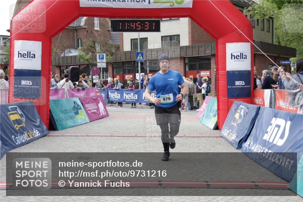 10.05.2026 - 8. Wedeler Halbmarathon Yannick Fuchs http://msf.ph/oto/9731216 10.05.2026 11:45:30 Ziel 976 meine-sportfotos.de