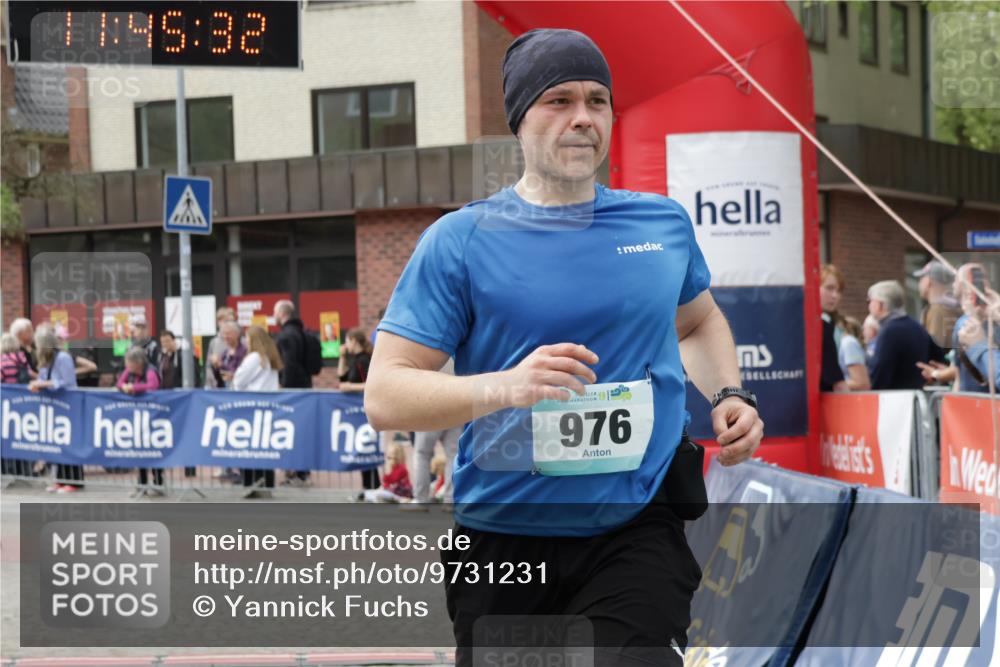 10.05.2026 - 8. Wedeler Halbmarathon Yannick Fuchs http://msf.ph/oto/9731231 10.05.2026 11:45:31 Ziel 976, 2186 meine-sportfotos.de