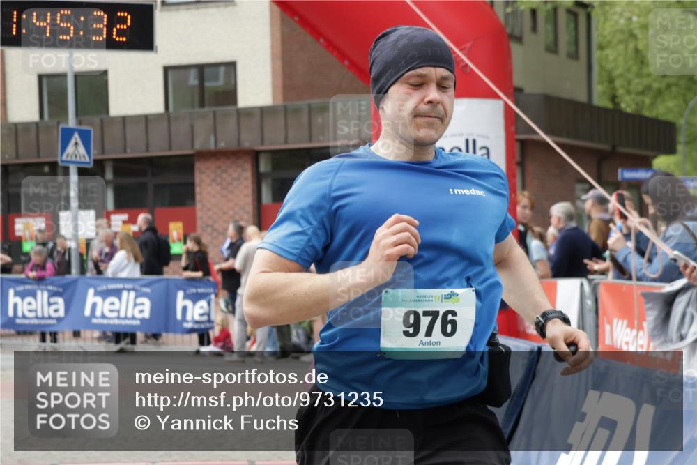 10.05.2026 - 8. Wedeler Halbmarathon Yannick Fuchs http://msf.ph/oto/9731235 10.05.2026 11:45:31 Ziel 976, 2186 meine-sportfotos.de