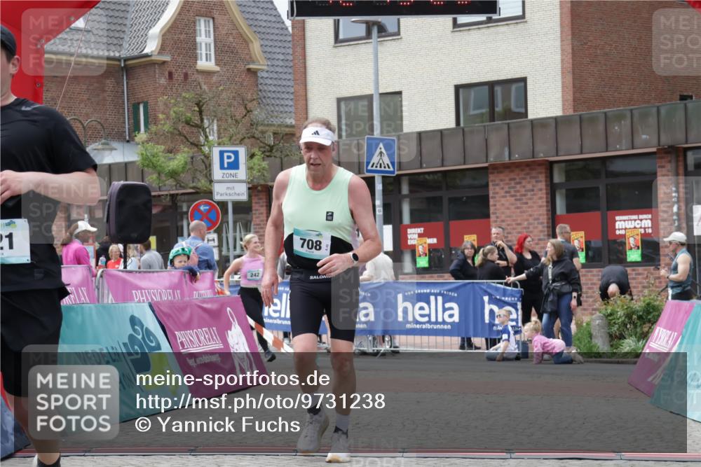 10.05.2026 - 8. Wedeler Halbmarathon Yannick Fuchs http://msf.ph/oto/9731238 10.05.2026 12:19:27 Ziel 242, 321, 708 meine-sportfotos.de