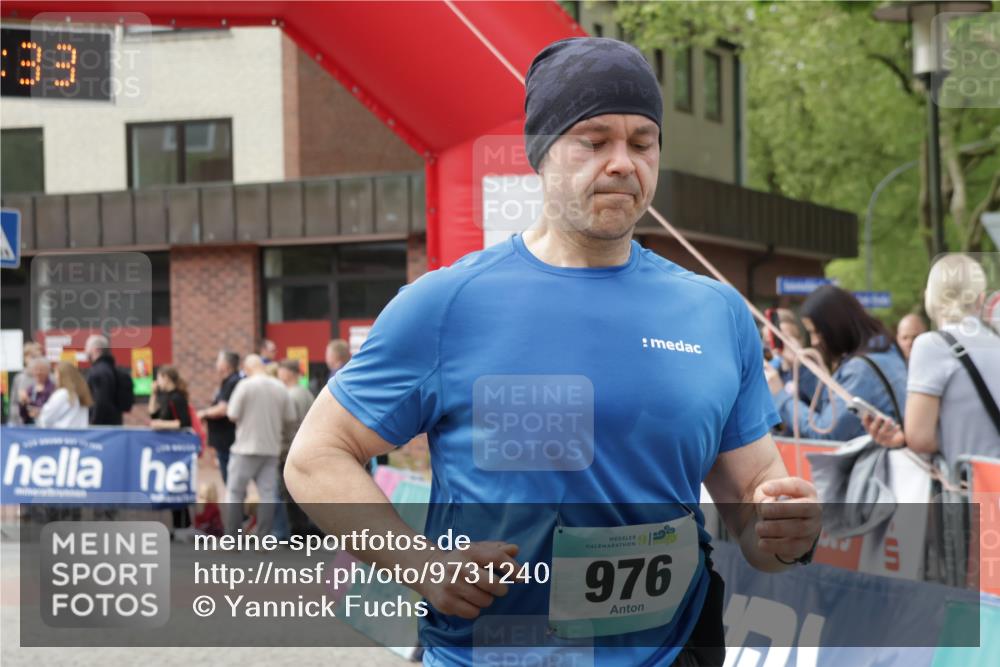 10.05.2026 - 8. Wedeler Halbmarathon Yannick Fuchs http://msf.ph/oto/9731240 10.05.2026 11:45:31 Ziel 976, 2186 meine-sportfotos.de