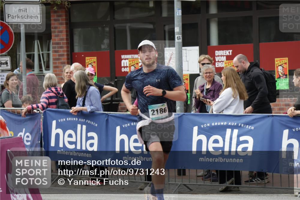 10.05.2026 - 8. Wedeler Halbmarathon Yannick Fuchs http://msf.ph/oto/9731243 10.05.2026 11:45:33 Ziel 976, 2186 meine-sportfotos.de