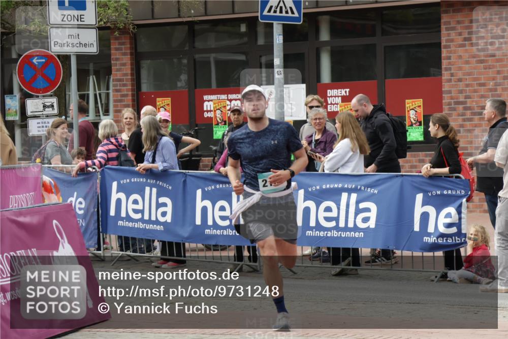 10.05.2026 - 8. Wedeler Halbmarathon Yannick Fuchs http://msf.ph/oto/9731248 10.05.2026 11:45:33 Ziel 976, 2186 meine-sportfotos.de