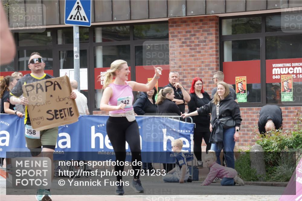 10.05.2026 - 8. Wedeler Halbmarathon Yannick Fuchs http://msf.ph/oto/9731253 10.05.2026 12:19:28 Ziel 242, 321, 358, 708 meine-sportfotos.de